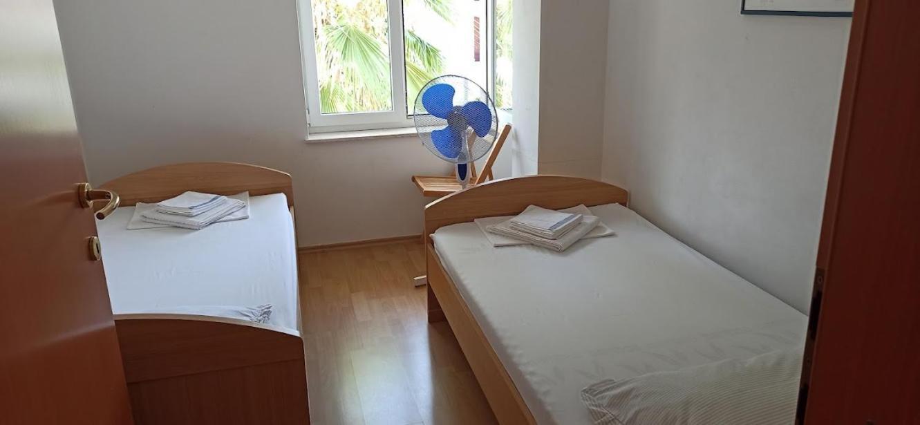 Apartmani Zulin Seget Vranjica Buitenkant foto